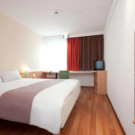 Ibis 3*